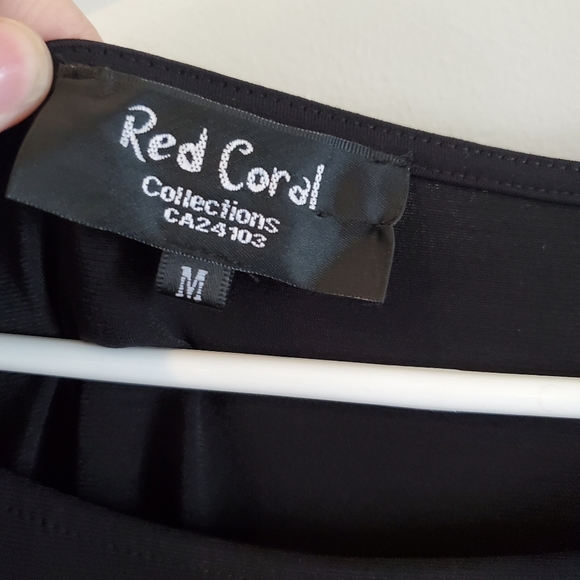 Red Coral womans black split shoulder tunic sz M - Picture 7 of 9